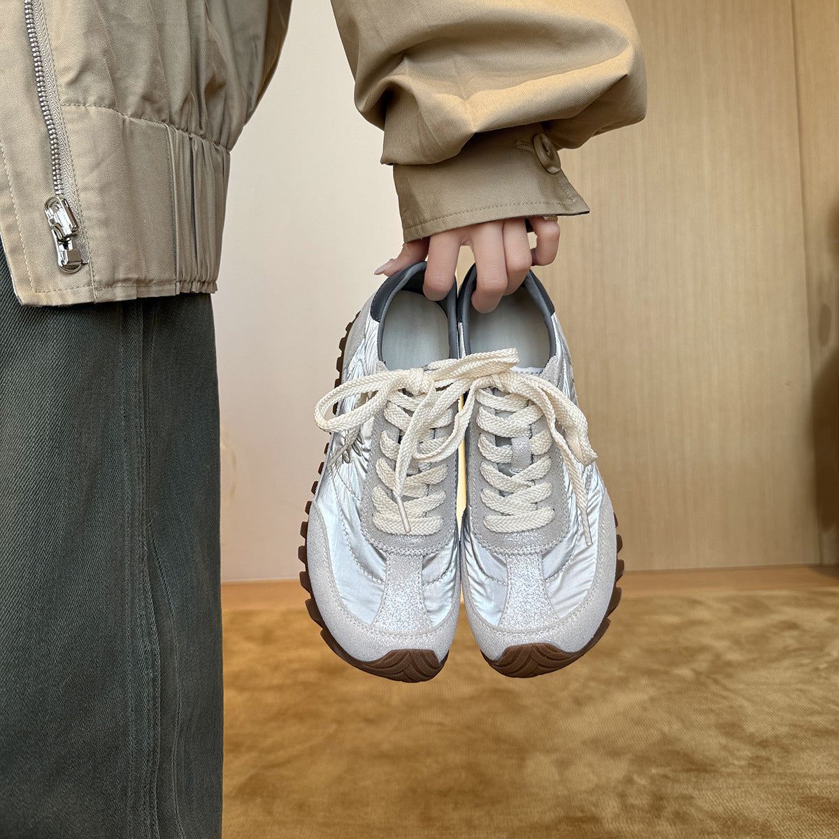Damen Sportliche Sneakers im Retro-Design mit atmungsaktiven Materialien und langliger Gummisohle