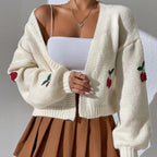 Damen Strickjacke mit verspielten Kirschstickereien und weitem Schnitt R&B