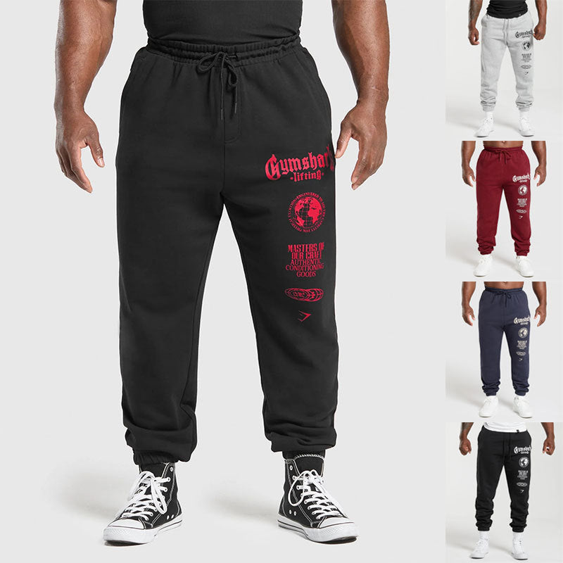 Herren nan konisch geschnittene Baumwollfleece-Sweathose mit elastischem Kordelbund gerippten Beinabschlüssen und großflächigem Logodruck R&B