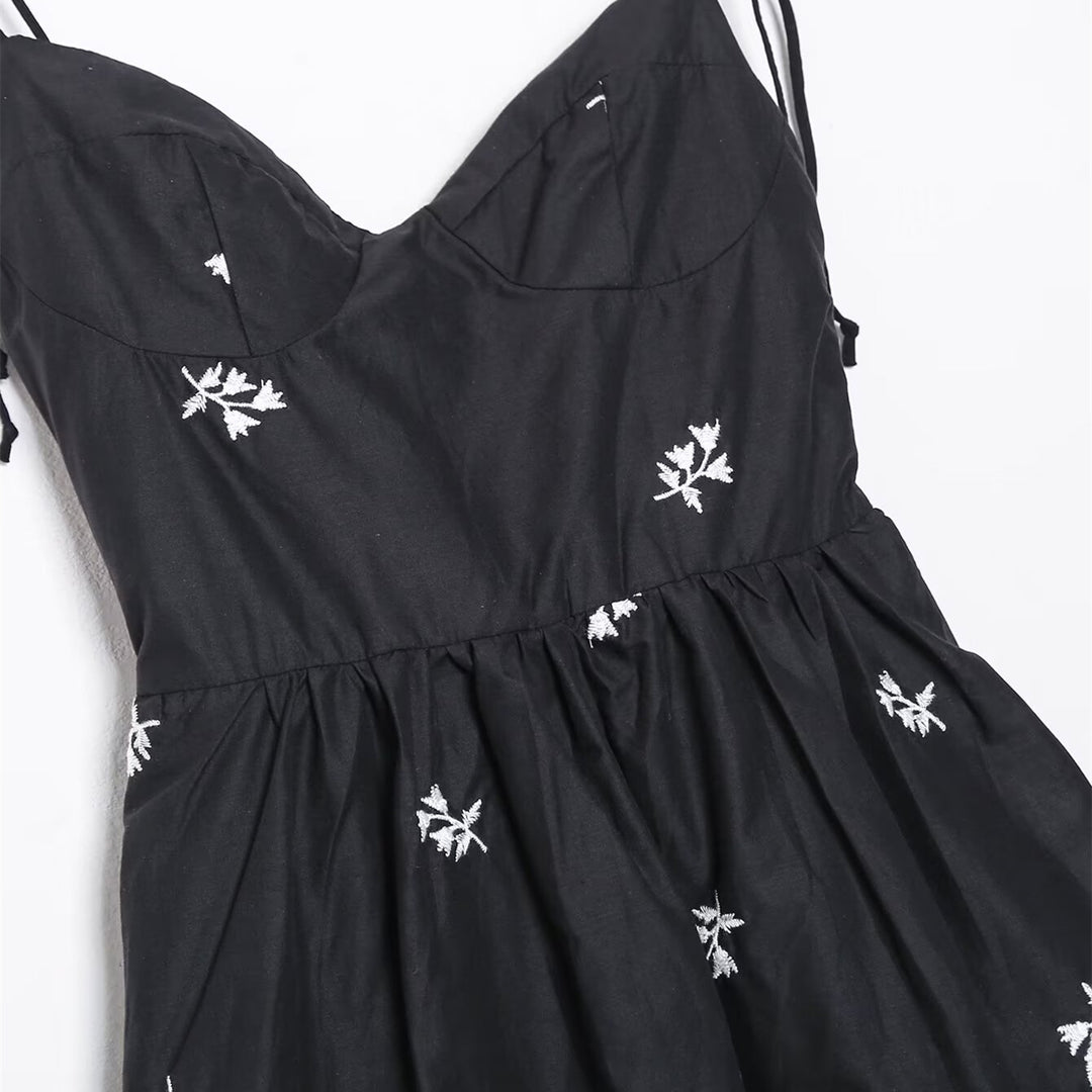 Damen Sommerkleid mit feinen Stickereien und verstellbaren Trägern R&B