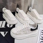 Damen Sneakers mit elegantem floralem Design und dicker Laufsohle