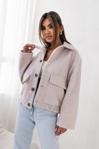 Damen Kuschelige Overshirtjacke im lässigen Stil mit praktischen Taschen und Knopfverschluss R&B