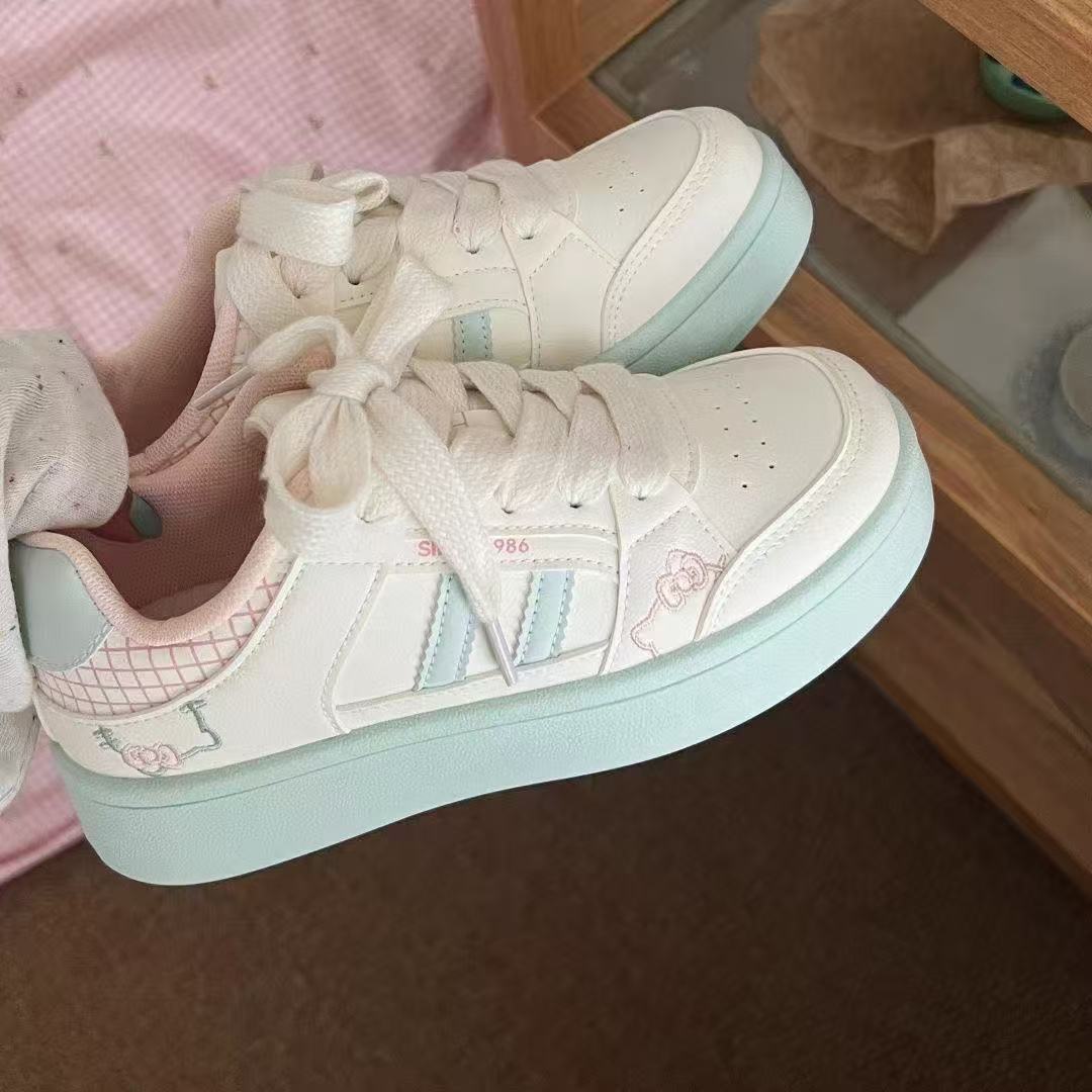 Damen Sneakers mit verspieltem Design von R&B
