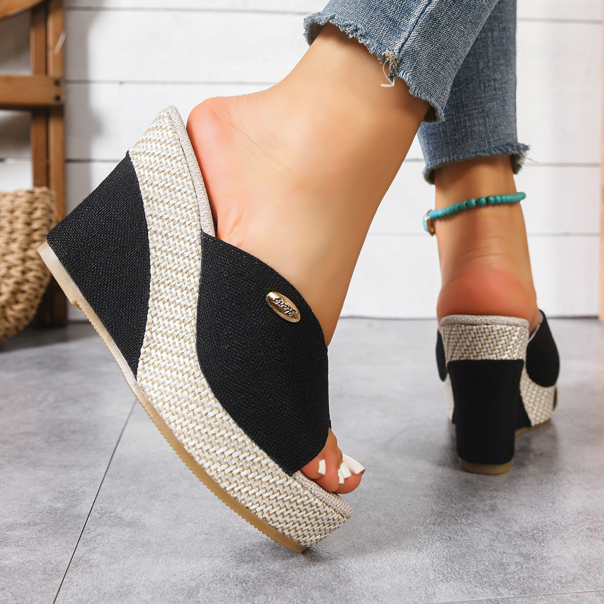 Damen Wedge-Pantoletten mit komfortablem Fußbett und trendiger Ziernaht R&B