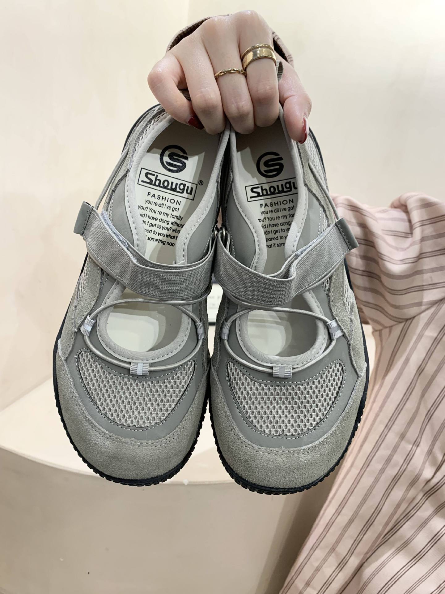 Damen Komfort-Sneaker mit atmungsaktivem Mesh-Obermaterial und innovativer Schnürtechnik R&B