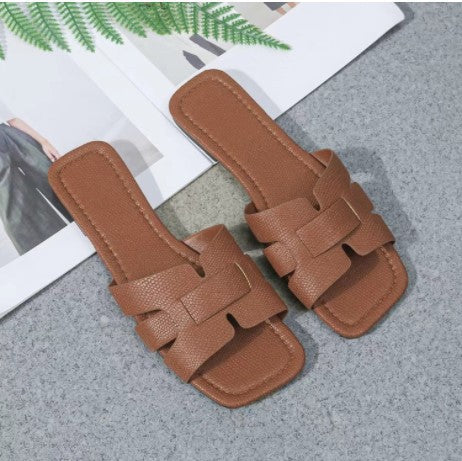 Damen modische Slip-On Sandalen mit Leopardenmuster und bequemer Fußbettgestaltung R&B