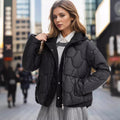 Damen modische gepolsterte Jacke mit abnehmbarer Kapuze und praktischen Taschen