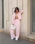 Damen Sportliches Outfit mit cropped Hoodie und weiten Jogginghosen R&B