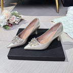 Damen elegante spitze Pumps mit strassverzierter Schleife