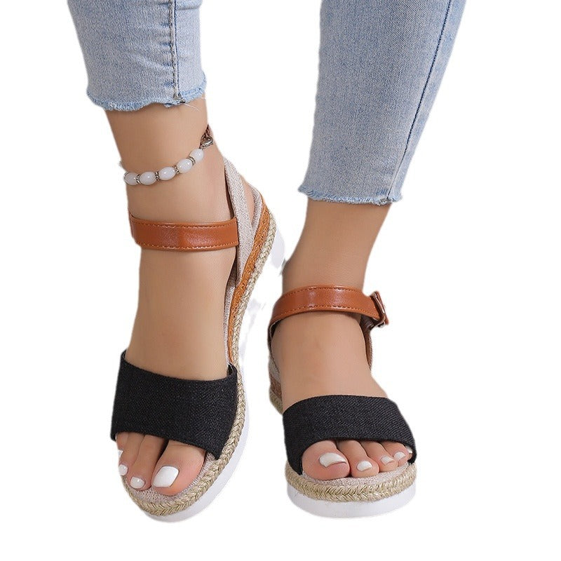 Damen Wedge-Sandaletten mit transparenten Riemen und natürlichem Bast-Detail R&B
