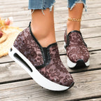 Damen Slip-On Sneakers mit romantischem Spitzen-Obermaterial