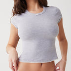 Damen eng anliegendes Basic T-Shirt mit elegantem Ausschnitt R&B