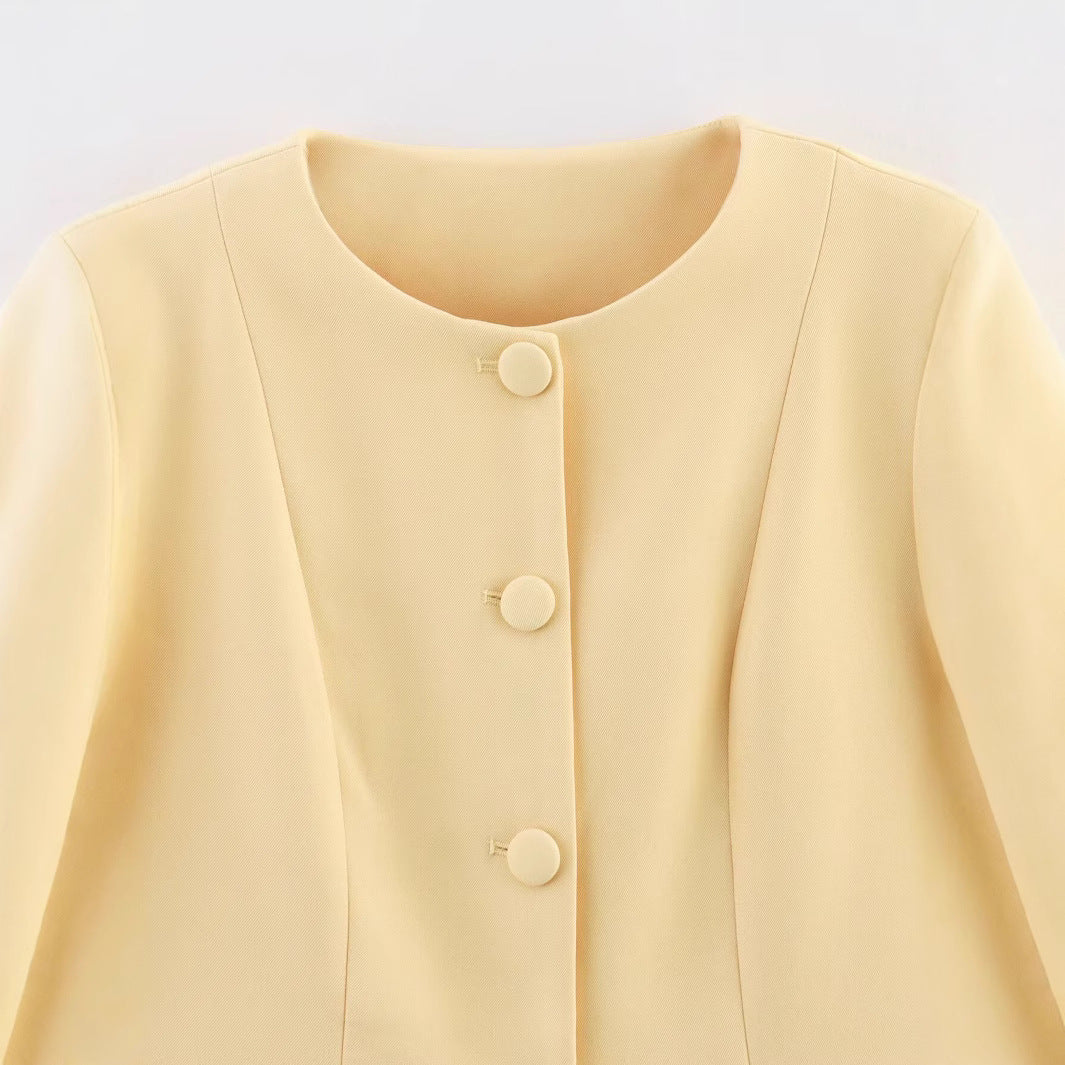 Damen elegante Blazerjacke mit dekorativen Knöpfen und Schnittführung R&B