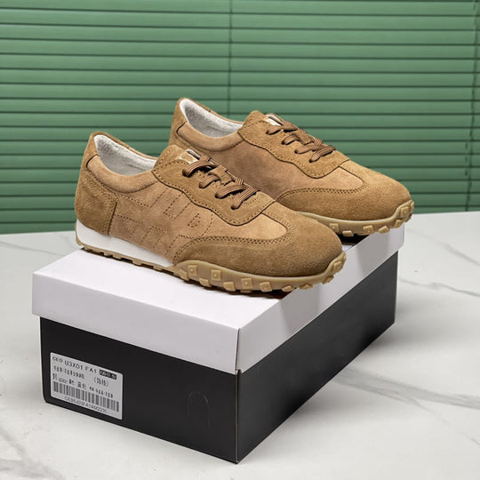 Damen Sportliche Sneaker mit hochwertigem Wildleder-Obermaterial und rutschfester Sohle R&B