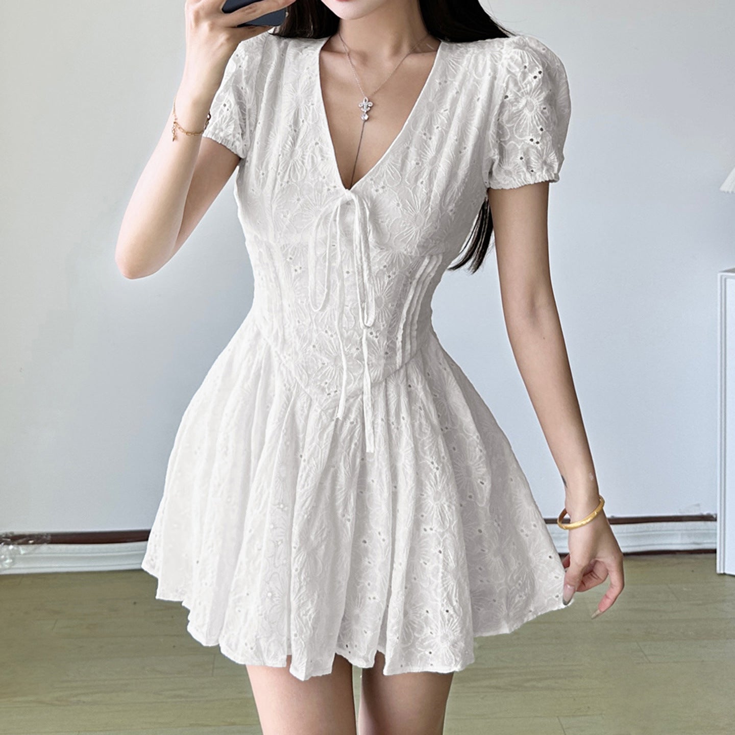 Damen Kurzärmeliges Sommerkleid mit raffinierten Rüschendetails und BindR&Band R&B