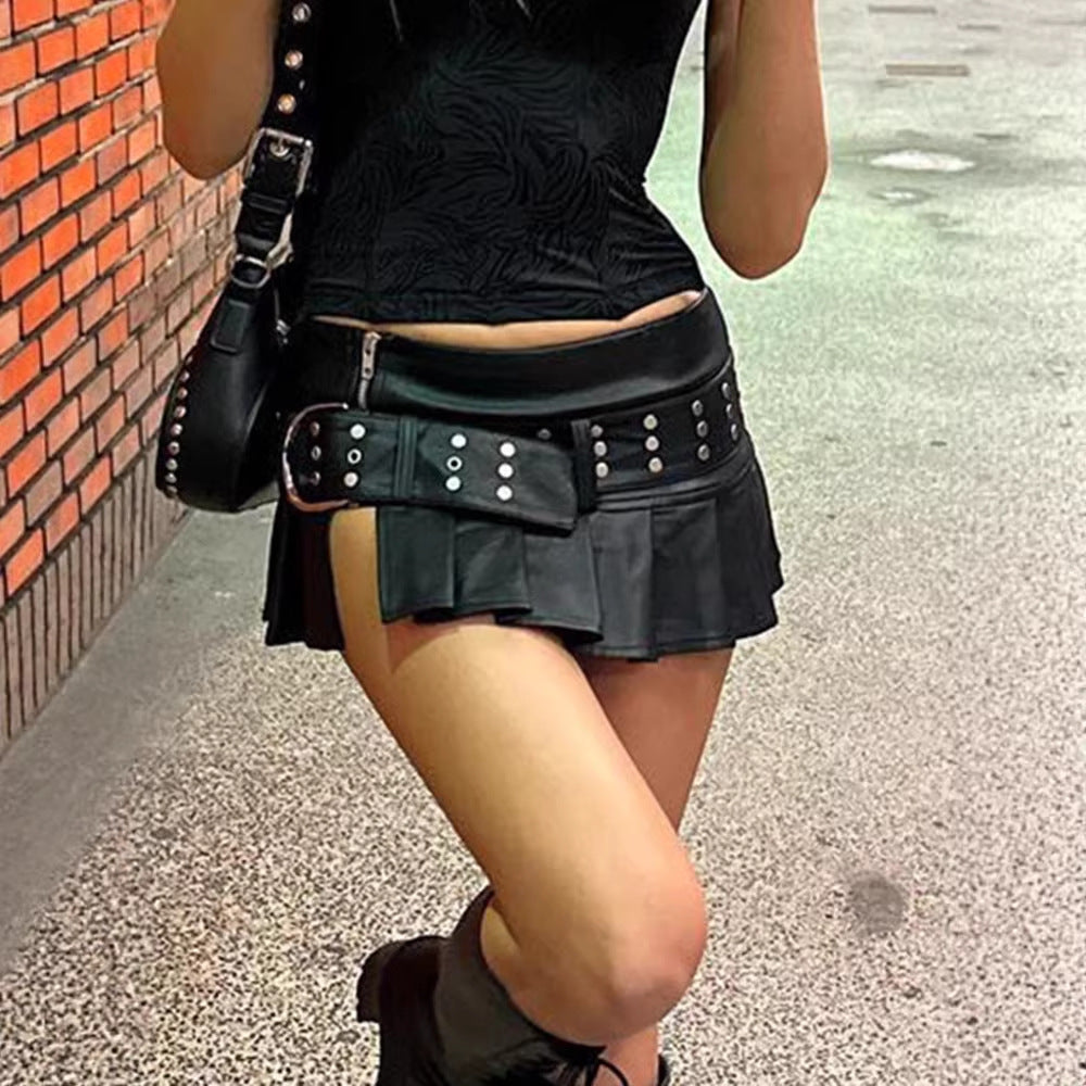 Damen Minirock aus Kunstleder mit Rüschen und dekorativen Nieten R&B