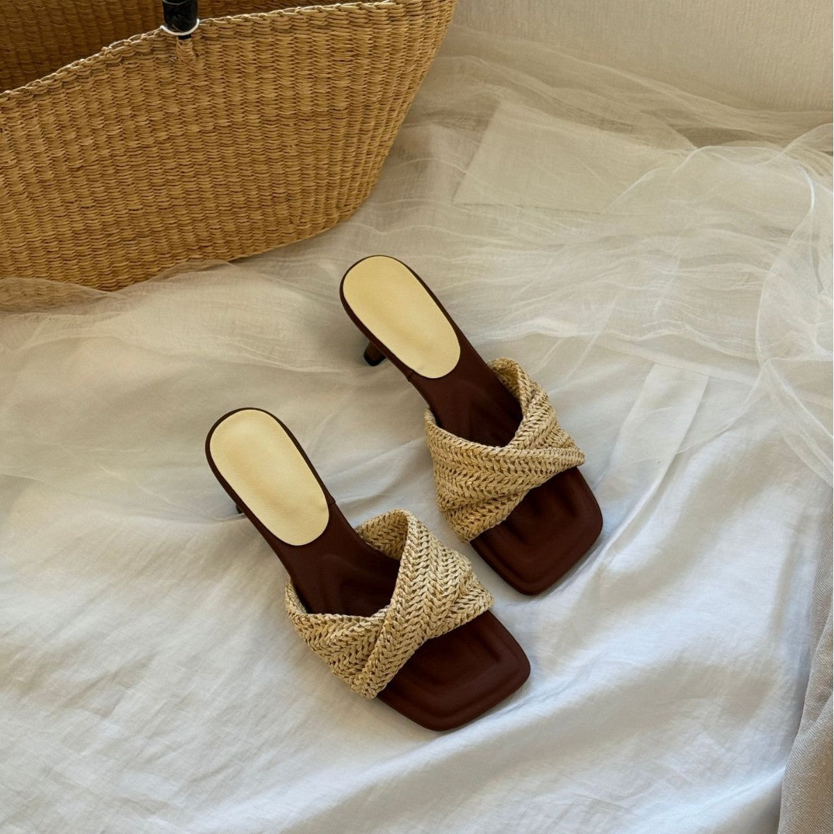Damen Elegante und bequeme Schlappen mit geflochtenem Obermaterial R&B