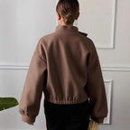 Damen Modische Kurzjacke mit Stehkragen und praktischen Taschen R&B