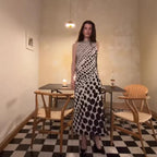 Damen Maxikleid mit asymmetrischem Schnitt und Punktmuster EB