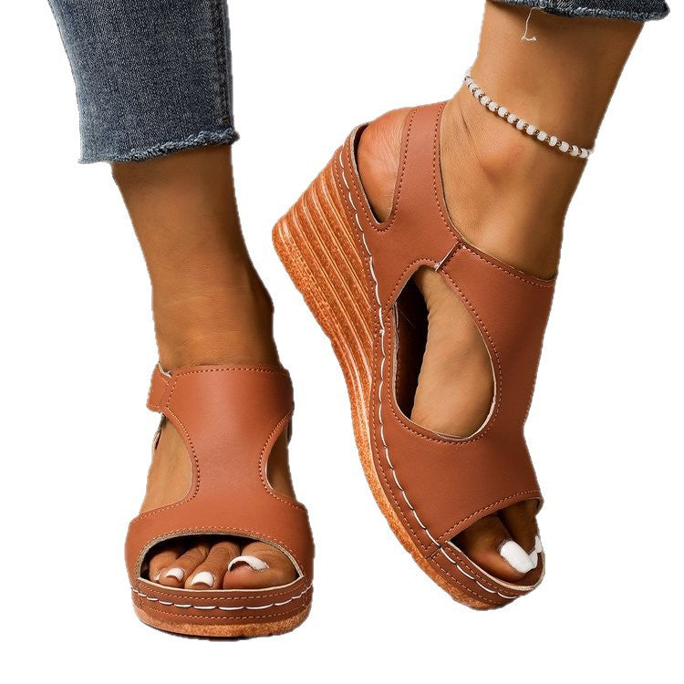 Damen Wedge-Sandalen mit elastischem Riemen und attraktiver Cut-Out-Optik R&B