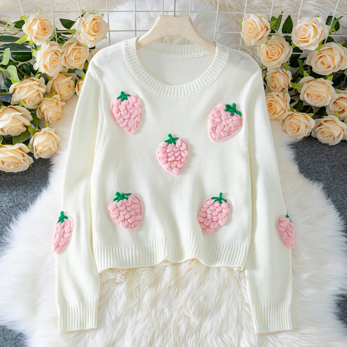 Damen Strickpullover mit Erdbeer-Applikationen und lässigem Schnitt