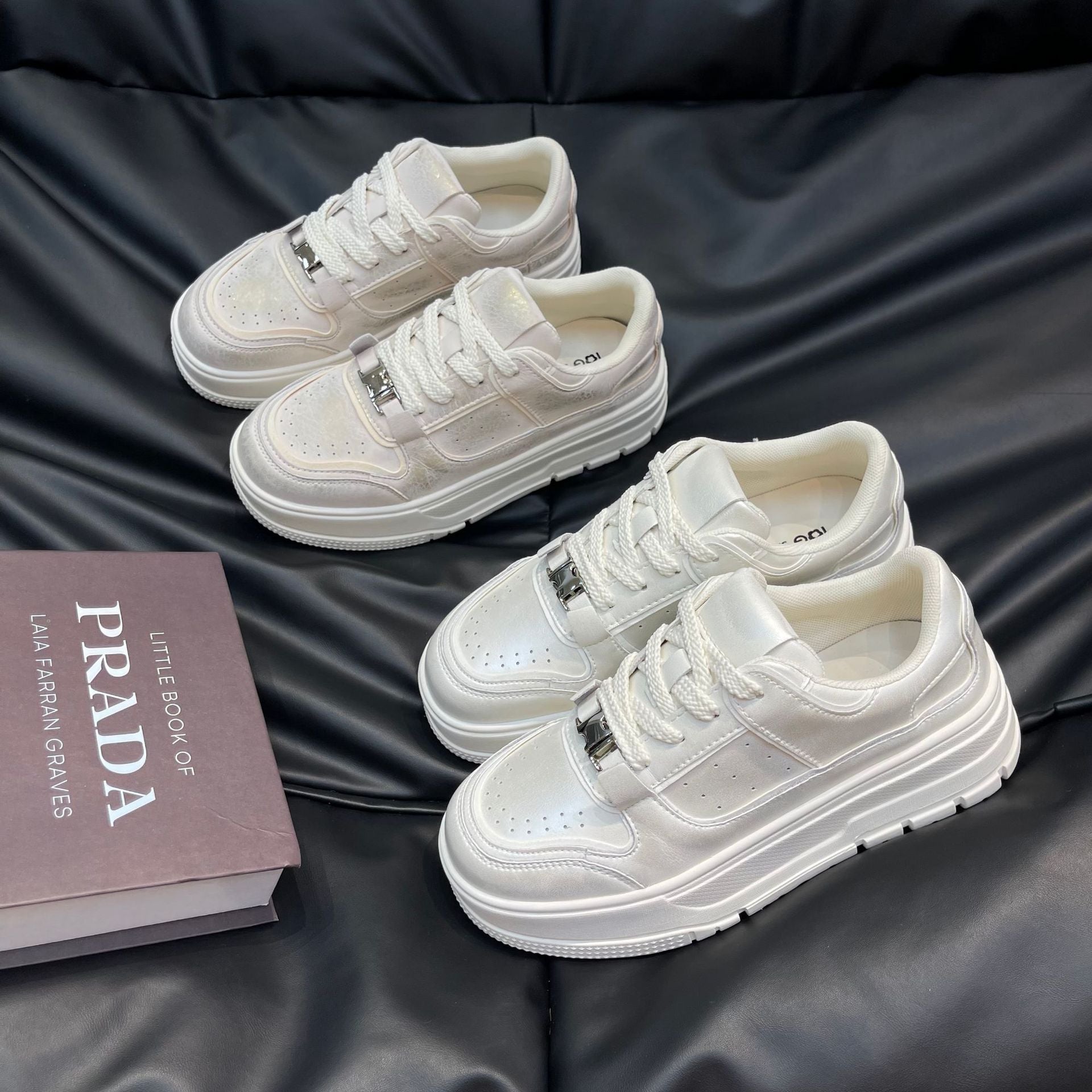 Damen modische Sneakers mit hochglänzendem Obermaterial und stabiler Plateausohle R&B