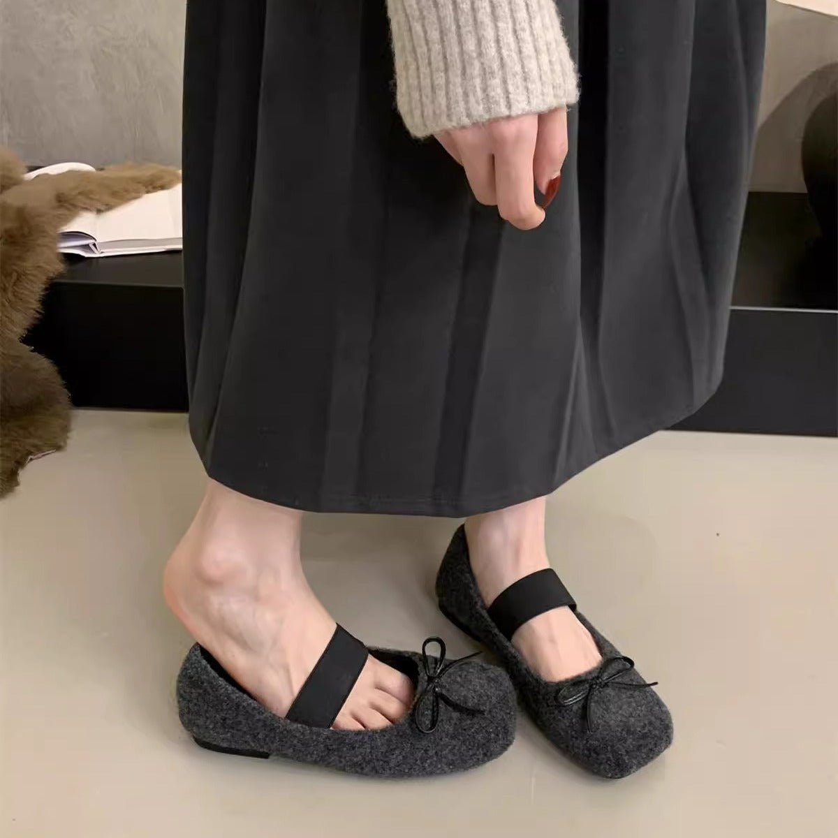 Damen Hausschuhe mit kleinem Schleifenakzent und elastischem Riemchen R&B