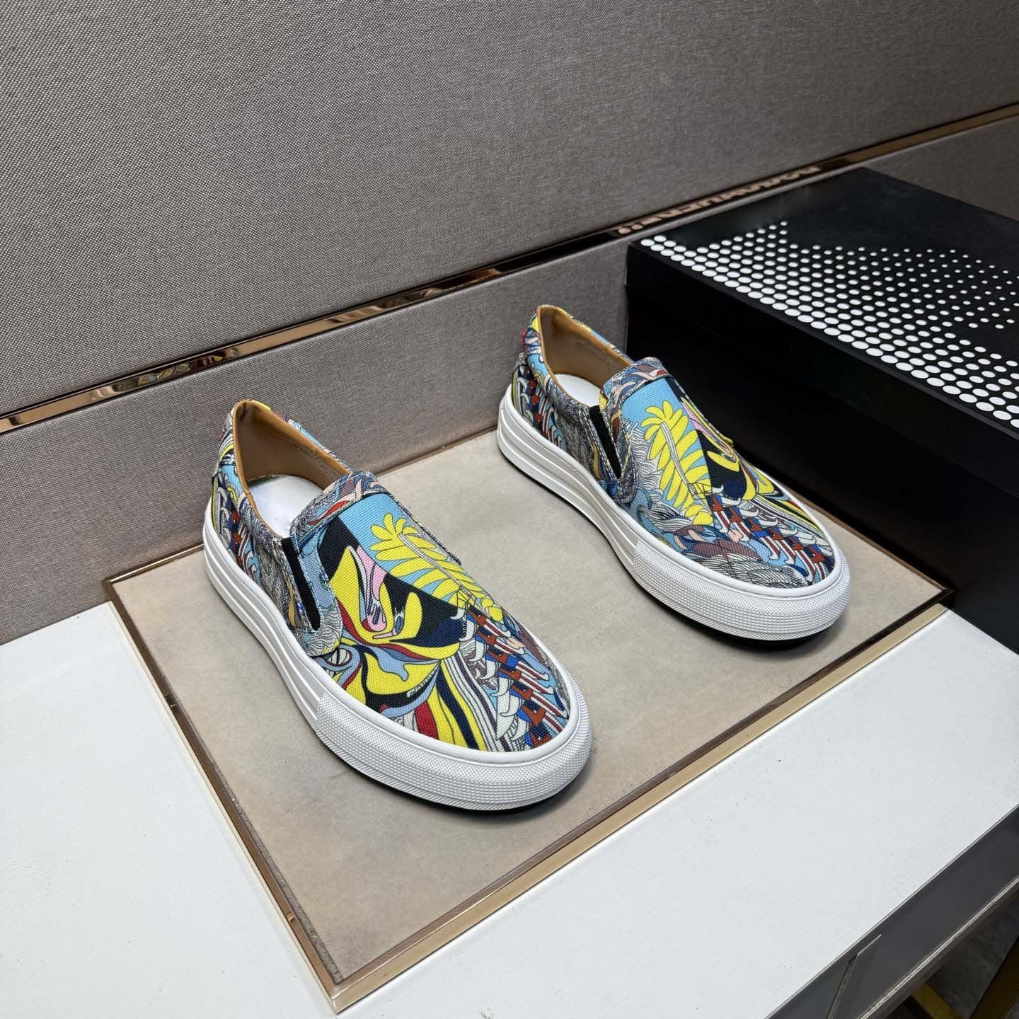 Damen Slip-On Sneakers mit kreativem Grafikdesign R&B