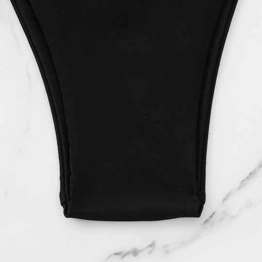Damen Bandeau-Bikini mit trendigem Aufbau und verstellbaren Trägern R&B