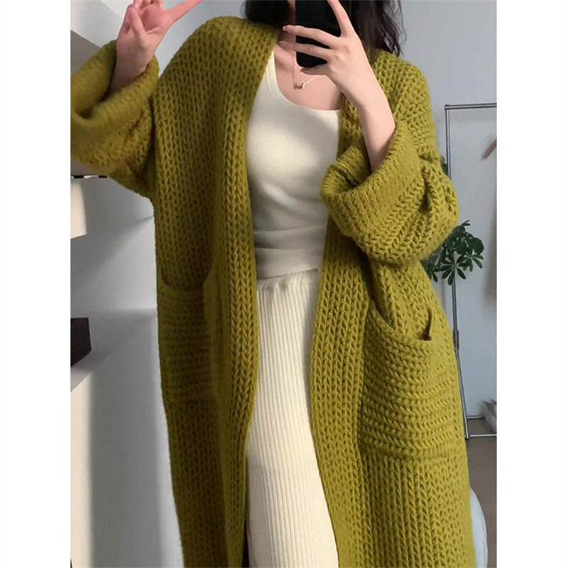 Damen Lange Strickjacke mit praktischen Taschen und modischem Zopfmuster R&B