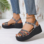 Damen Wedge-Sandalen mit floralem Innenfutter und elegantem Metallic-Akzent R&B