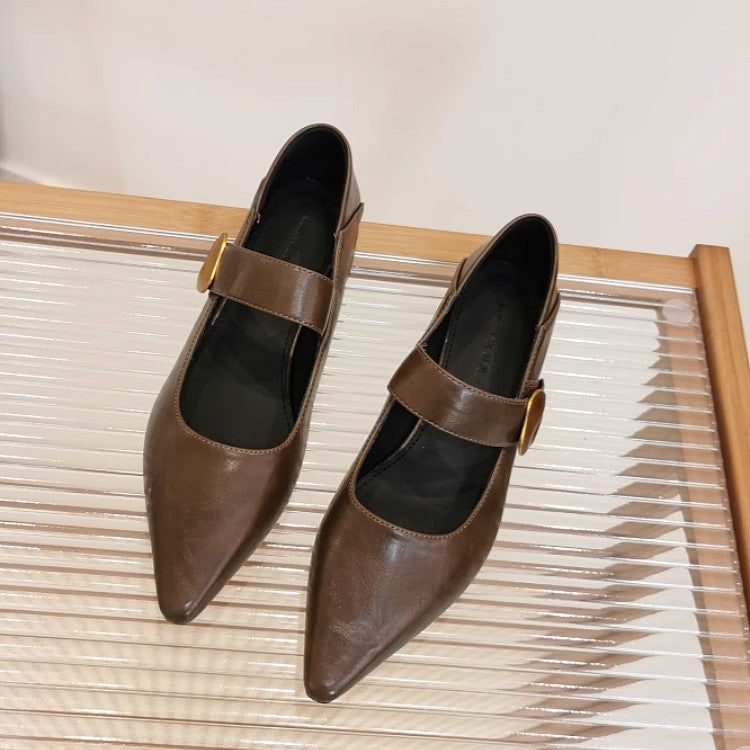 Damen elegante Pumps mit zierlichen Riemen und geschmackvoller Schließe