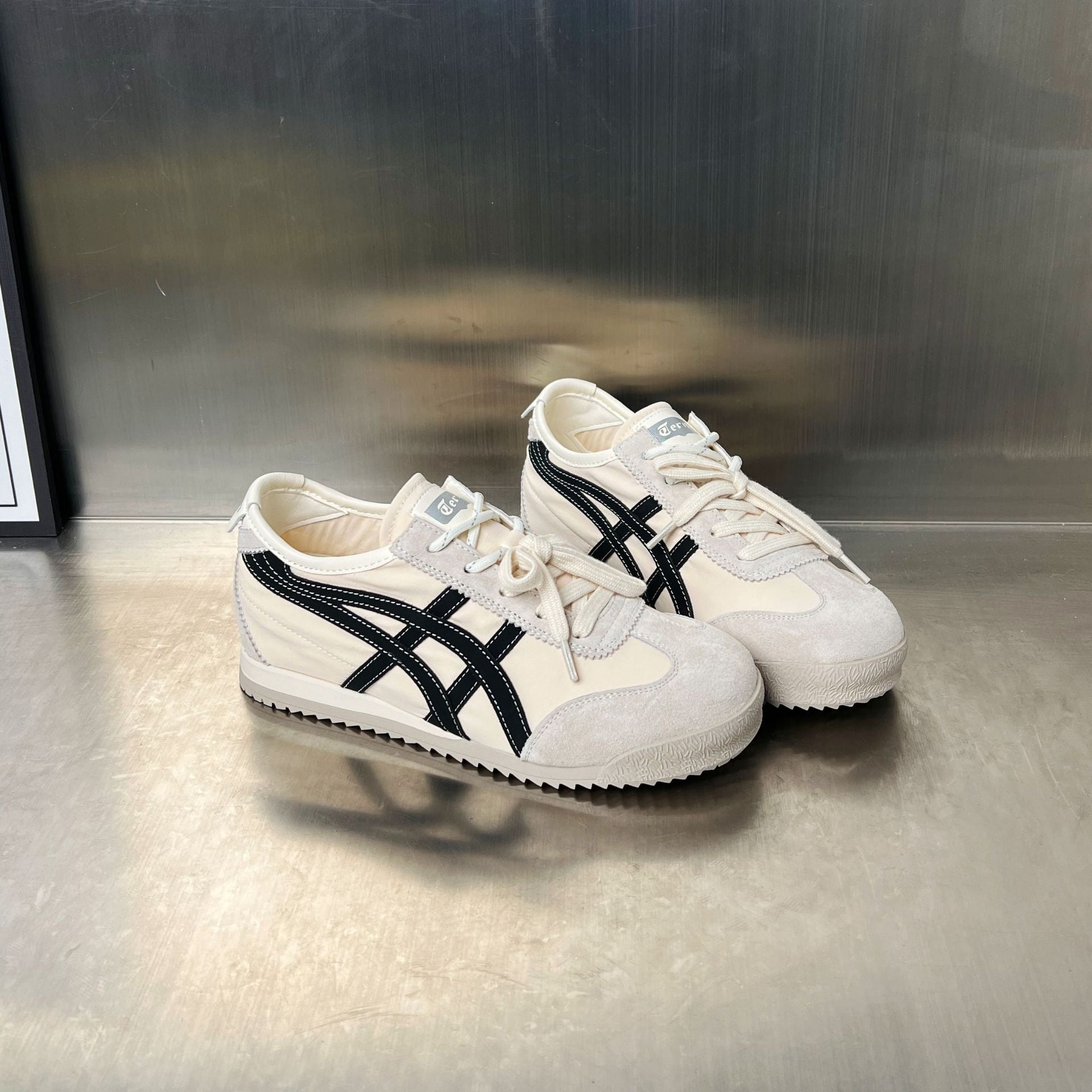 Damen Sneakers im sportlichen Retro-Design mit atmungsaktiven Mesh-Einsätzen R&B
