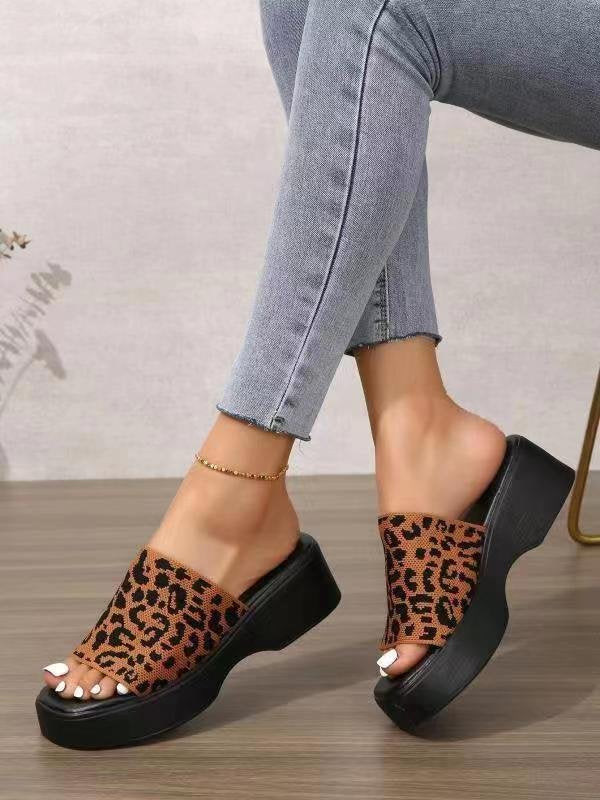 Damen Komfortable Wedge-Pantoletten mit breitem Riemendesign und anatomischem Fußbett R&B