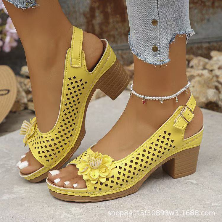 Damen Riemchen-Sandaletten mit floraler Applikation und komfortablem Blockabsatz R&B