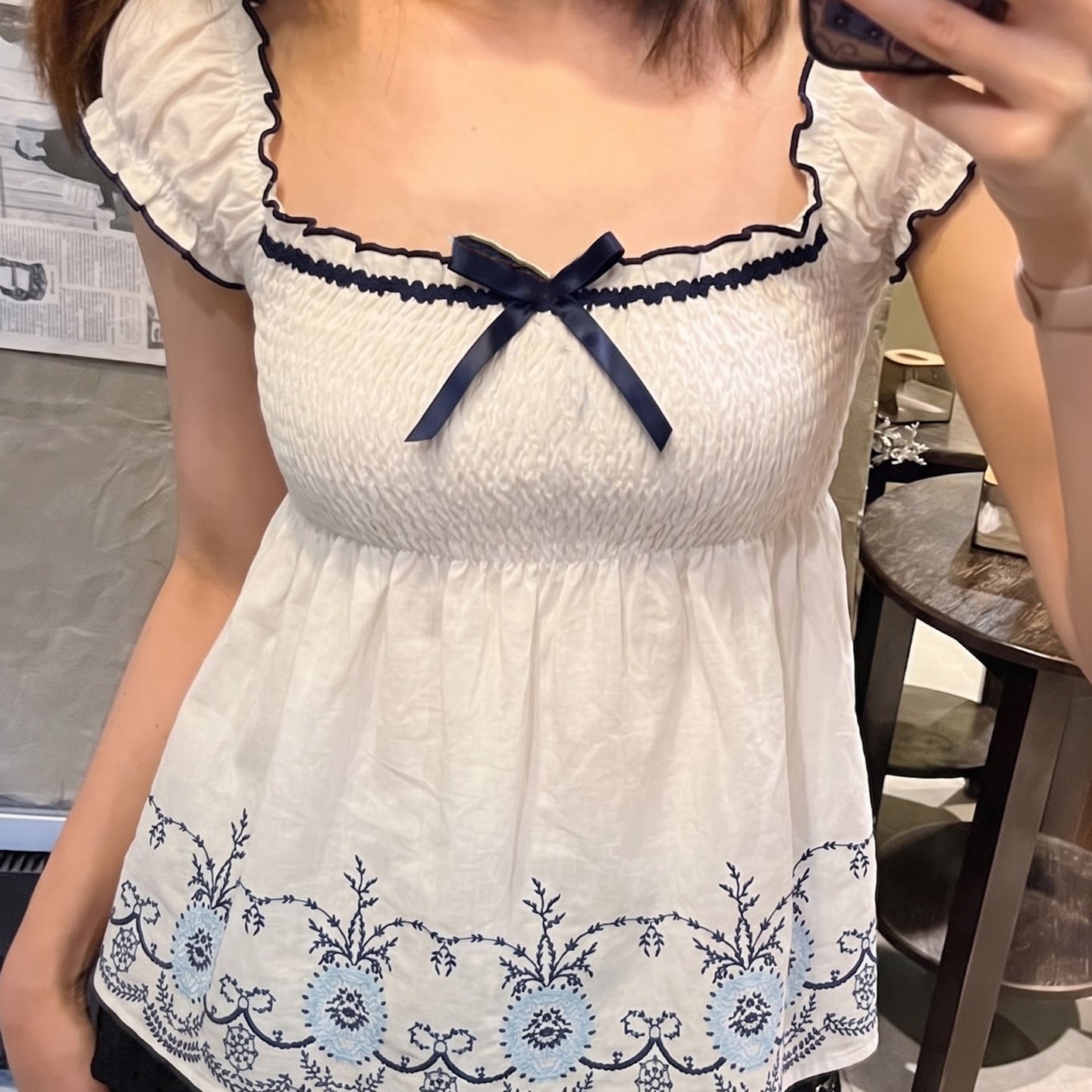 Damen Baumwollbluse mit floralem Stickdesign und schickem Rüschensaum R&B