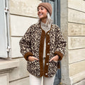 Damen Kuschelweiche Leopardmuster Jacke mit Knopfverschluss und hohem Kragen R&B