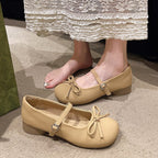 Damen Ballerinas mit zierlichem Schleifenakzent und verstellbarem Riemen