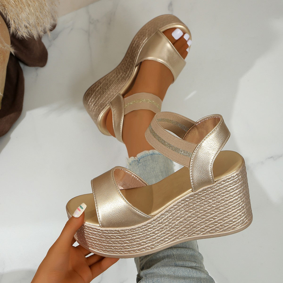 Damen Plateausandaletten mit elegantem Riemen und rutschfester Sohle R&B
