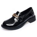 Damen Elegante Mokassins mit glänzendem Lackfinish und modischem Kettenakzent