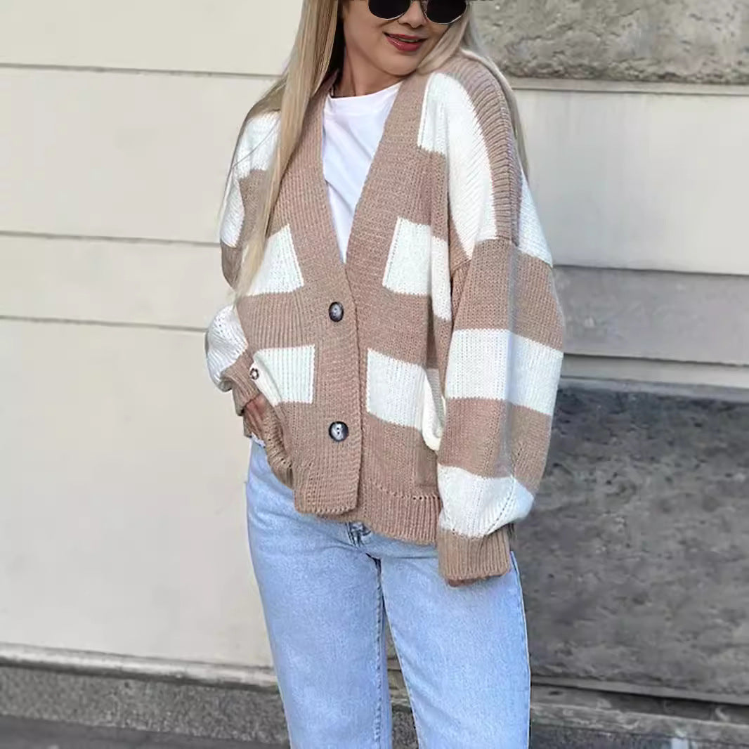Damen kuschelige Strickjacke mit auffälligem Streifenmuster und praktischen Taschen R&B