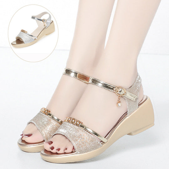 Damen Wedgesandaletten mit elegantem Riemen und modischem Schmuckdetail R&B