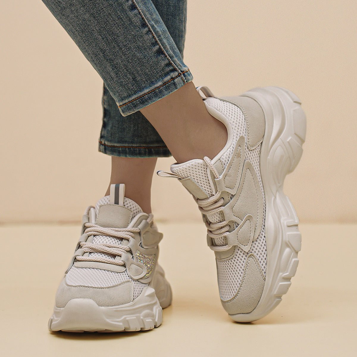 Damen Sportliche Sneakers mit reflektierenden Akzenten und atmungsaktiver Konstruktion