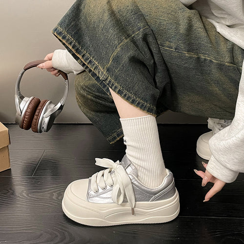 Damen Plateau Sneakers mit metallisch-glänzender Oberfläche und robustem Sohlenprofil R&B