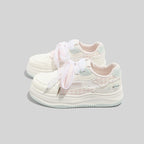 Damen Sportliche Sneakers mit verspielten Rüschen und trendigem Schnürsystem
