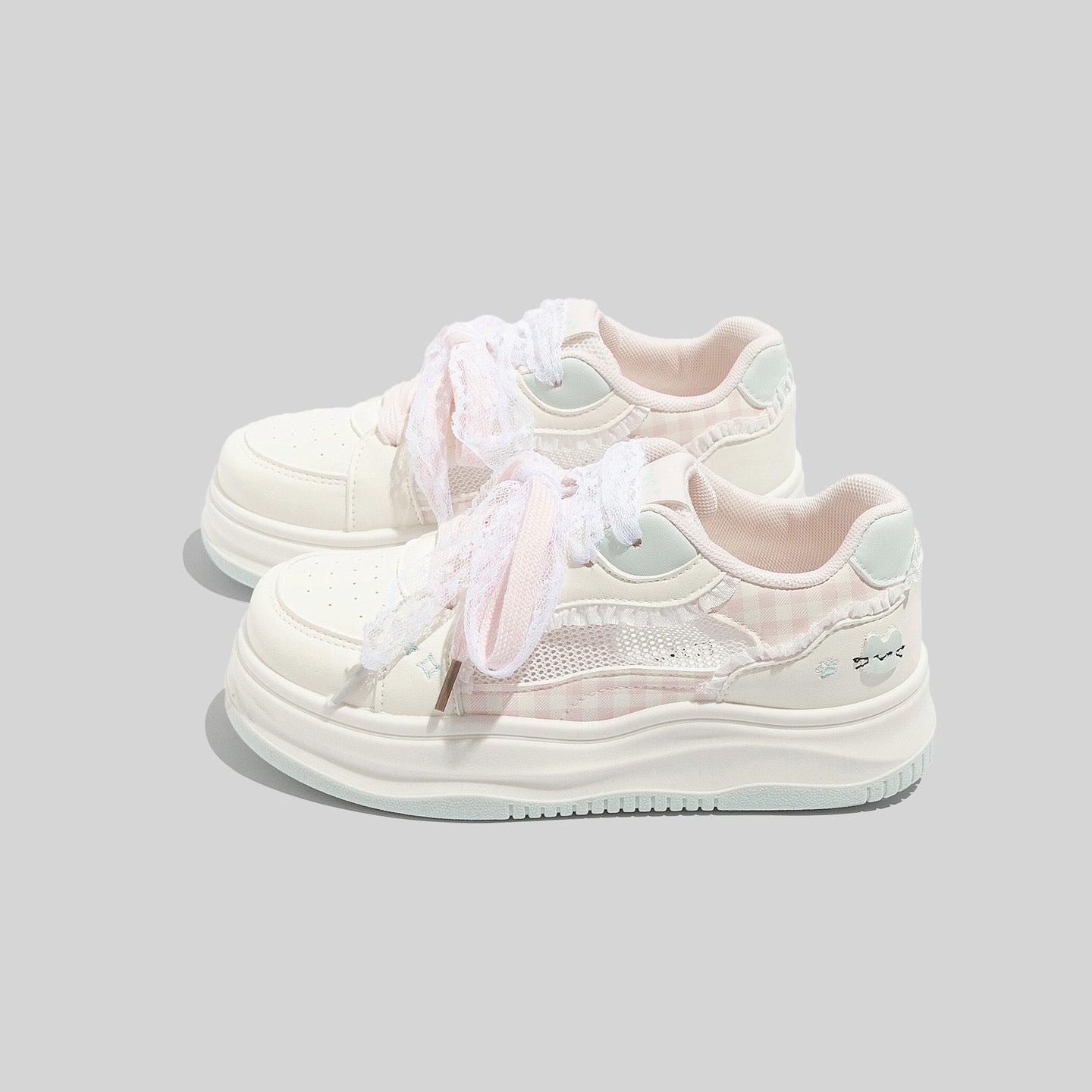 Damen Sportliche Sneakers mit verspielten Rüschen und trendigem Schnürsystem