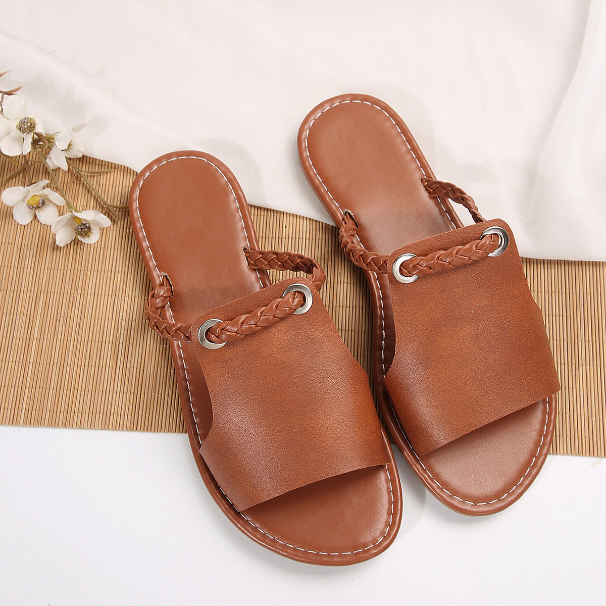 Damen Riemensandalen mit geflochtenem Designelement und eleganten Metallakzenten R&B