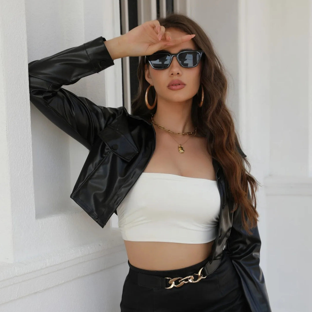 Damen cropped Kunstlederjacke mit modischen Details R&B