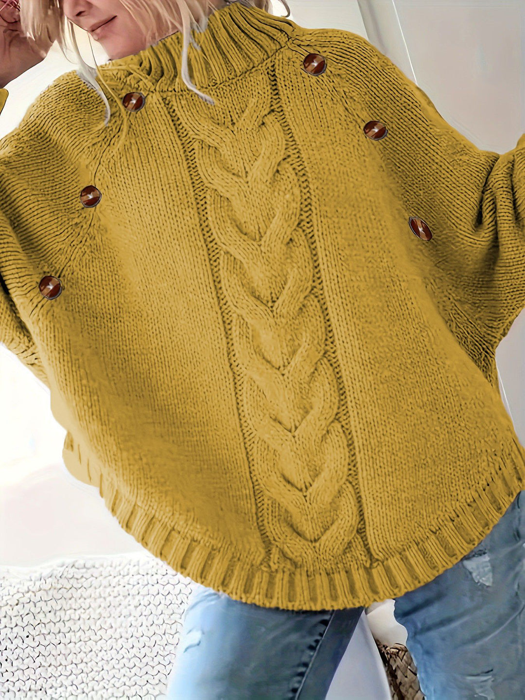 Damen Grobstrickpullover mit hochgeschlossenem Kragen und dekorativen Knöpfen R&B