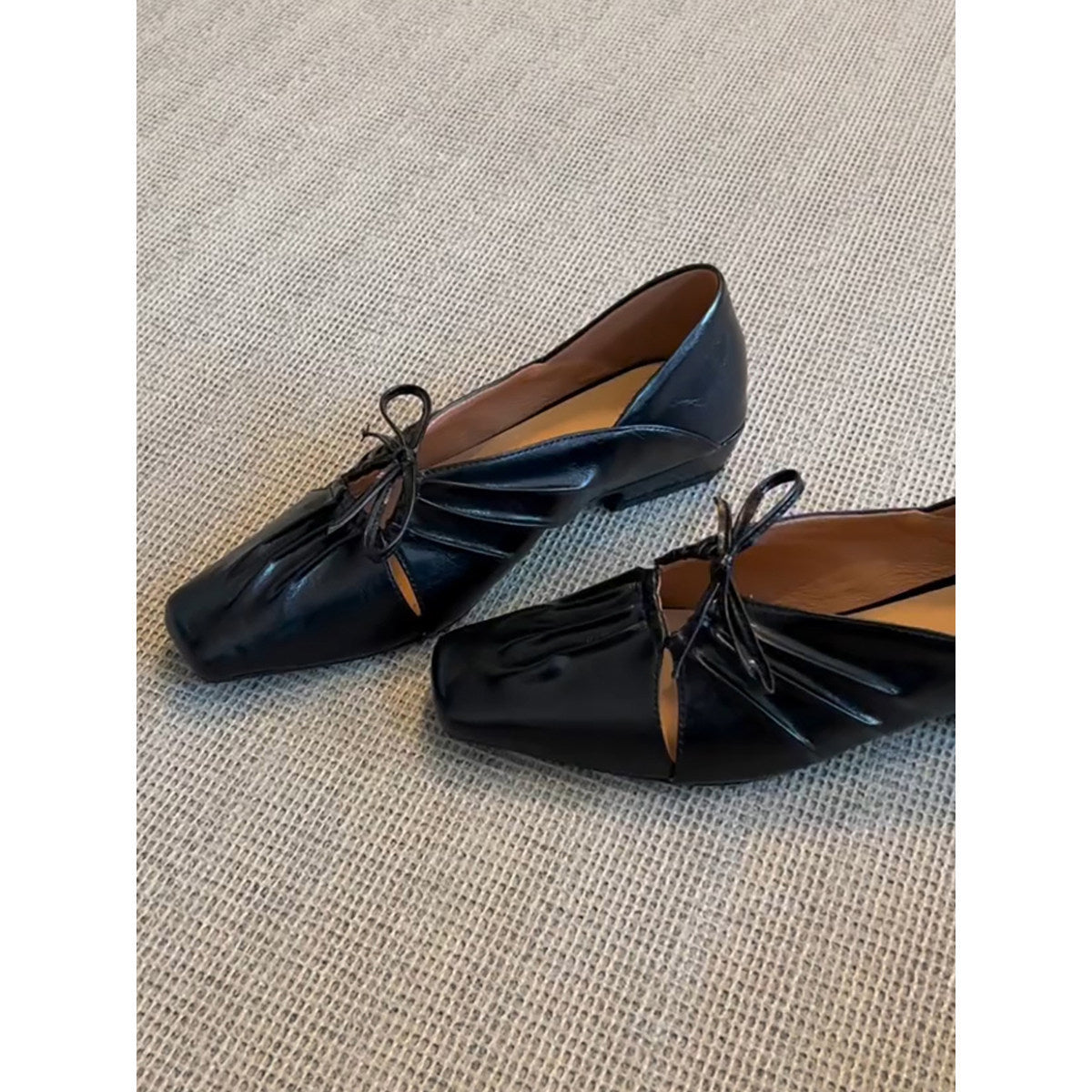 Damen Ballerinas mit raffinierten Faltendetails und elegantem Schnürverschluss